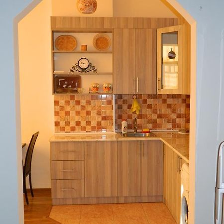Apartment On Aleksandr Pushkin Street ティビリシ エクステリア 写真