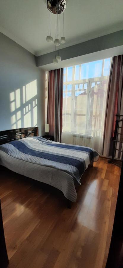 Apartment On Aleksandr Pushkin Street ティビリシ エクステリア 写真