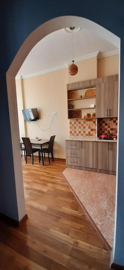 Apartment On Aleksandr Pushkin Street ティビリシ エクステリア 写真
