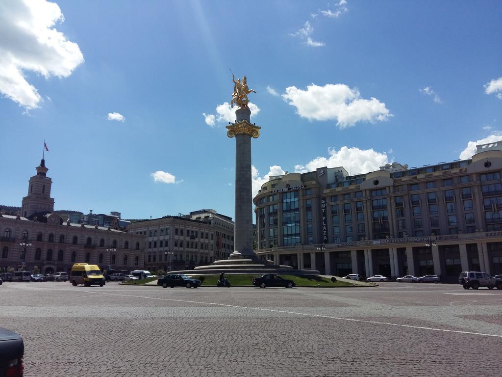 Apartment On Aleksandr Pushkin Street ティビリシ エクステリア 写真