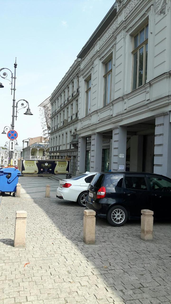 Apartment On Aleksandr Pushkin Street ティビリシ エクステリア 写真